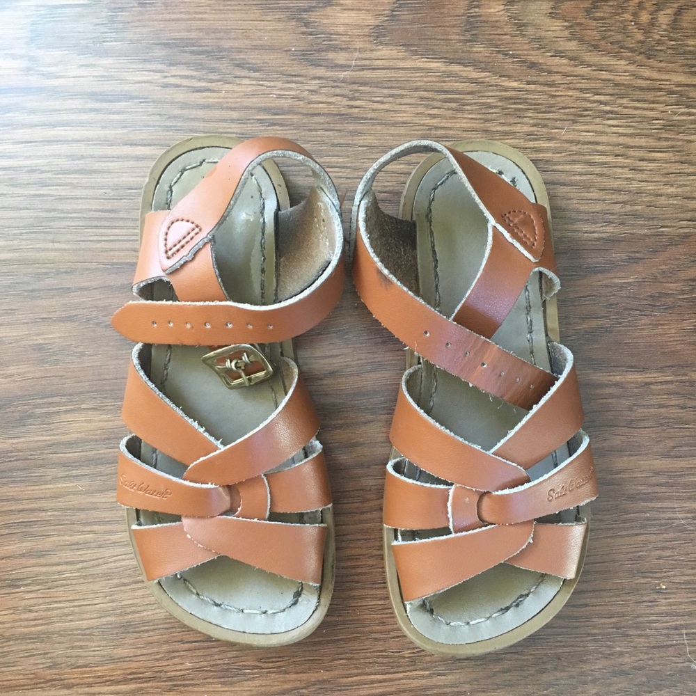 Saltwater youth sandals size 10